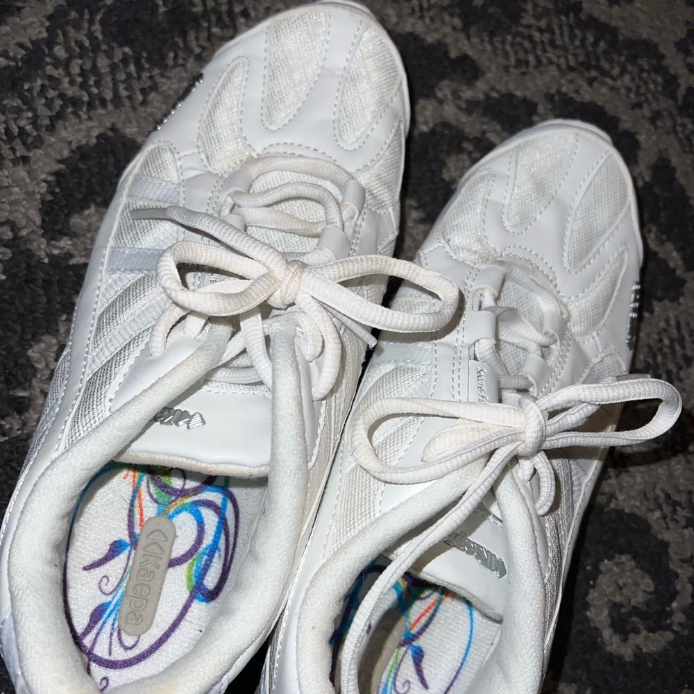 Cheer shoes